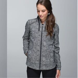 Lululemon Spring Forward Jacket in Plush Petal Black Ghost